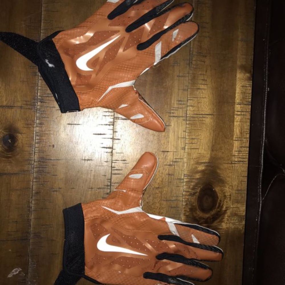 Nike Texas Longhorns Football Gooves Size 2XL
